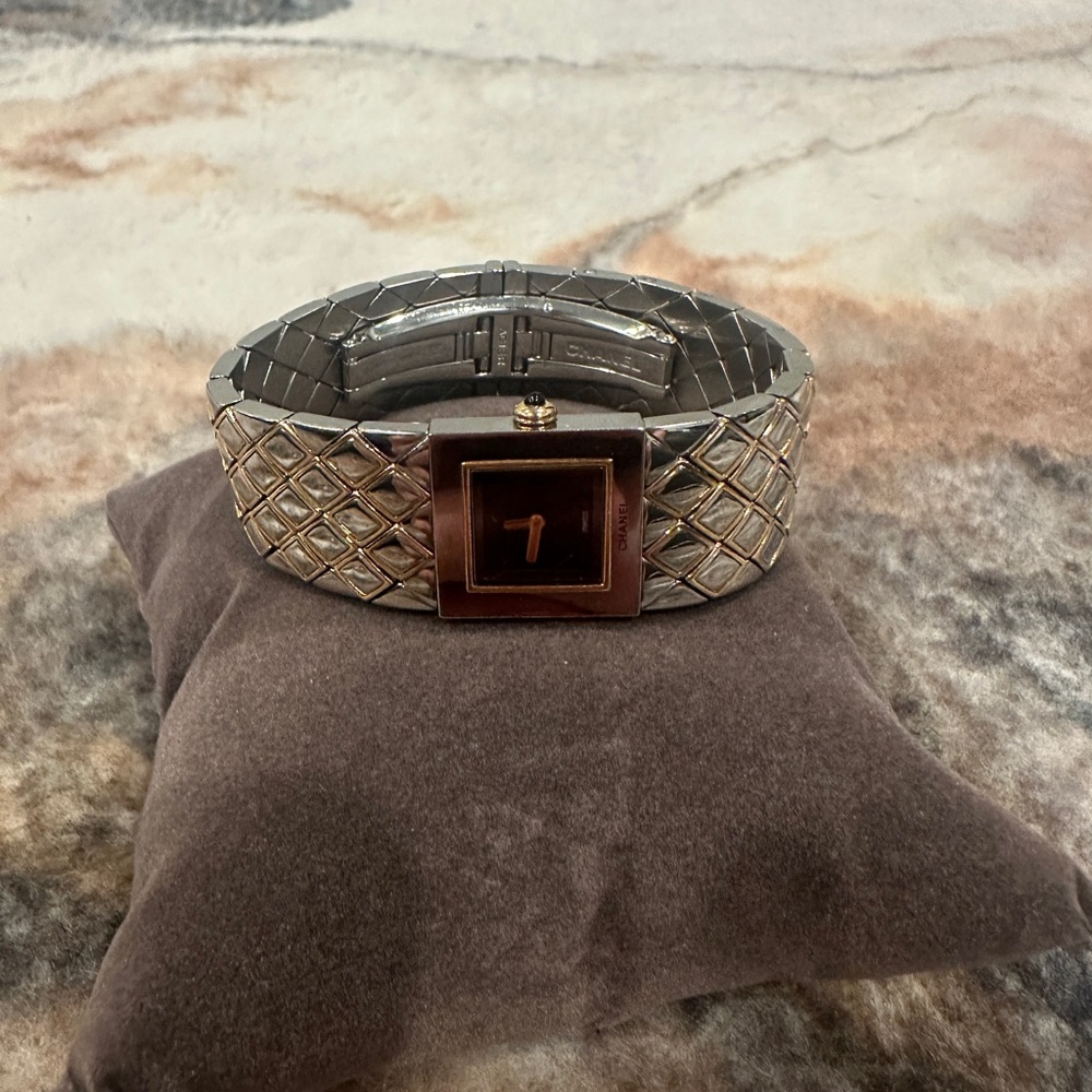 CHANEL MINT GOLD SILVER LADIES WATCH - Picture 6 of 7